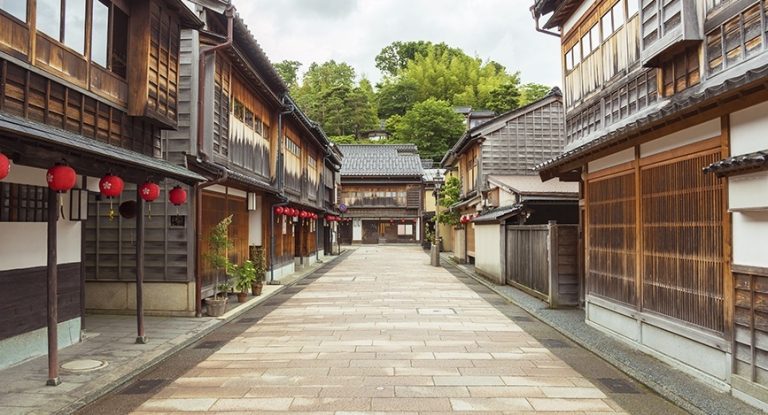 Kanazawa : à Higashi Chaya, les maisons de geishas face au défi du tourisme durable